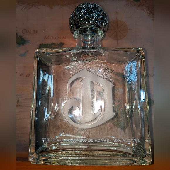Deleon tequila bottle - Picture 1 of 3